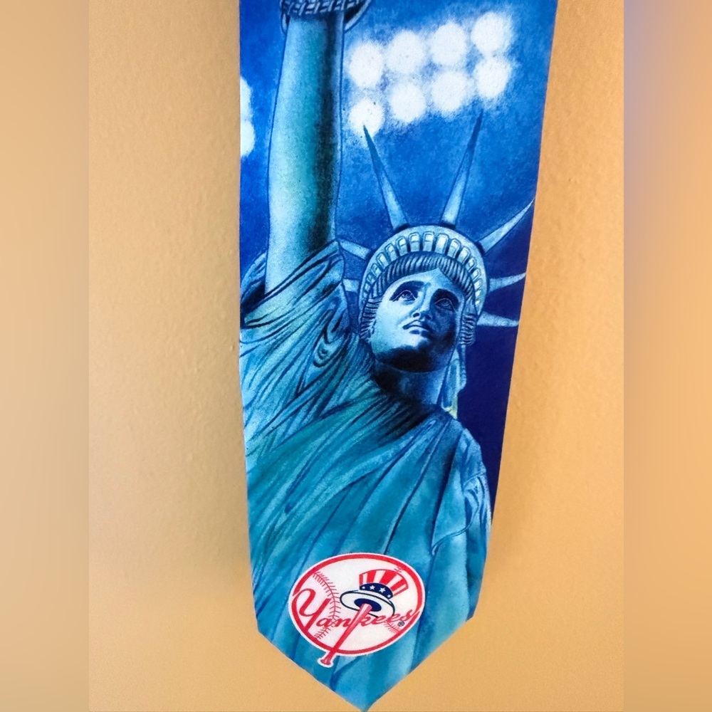 Vtg 1994 Ralph Marlin New York Yankees necktie, EUC